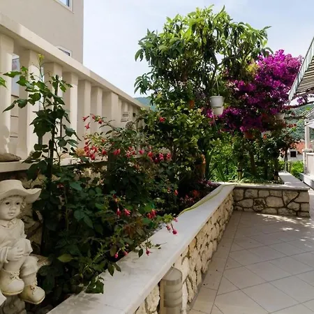 罗西奇旅馆 * Mokošica