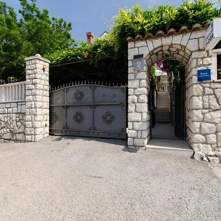 罗西奇旅馆 Mokošica