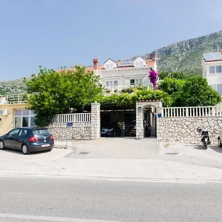 罗西奇旅馆 * Mokošica