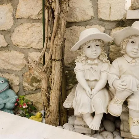 罗西奇旅馆 * Mokošica